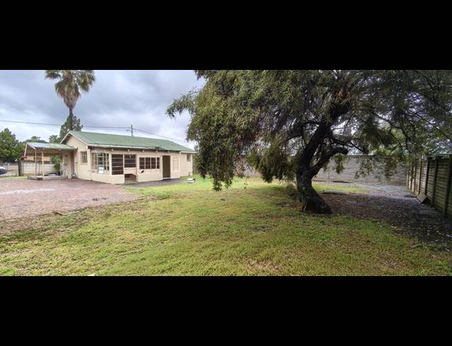 2 BEDROOM HOUSE FOR SALE IN OOS EINDE